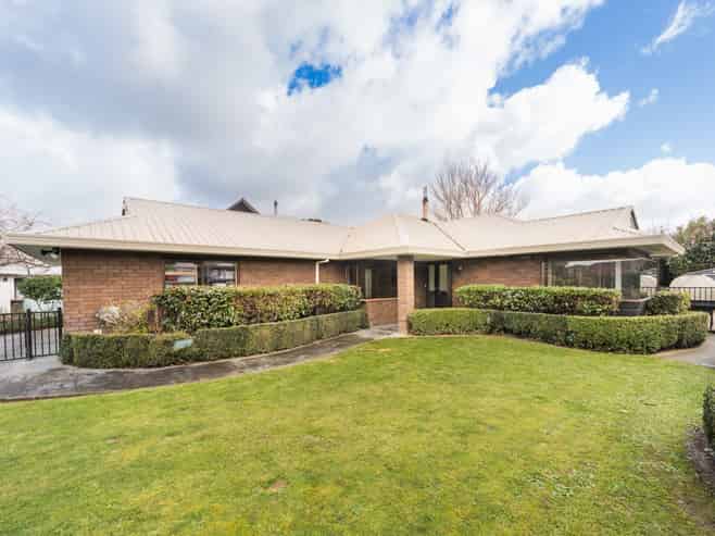 108 John F Kennedy Drive, Milson