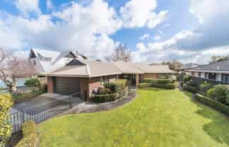 108 John F Kennedy Drive, Milson