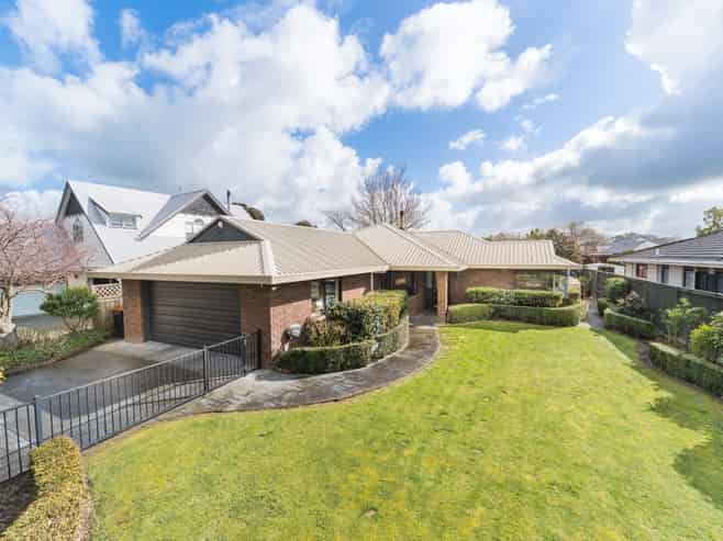 108 John F Kennedy Drive, Milson