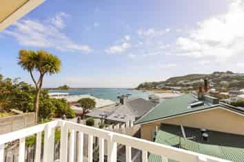2/238 The Esplanade, Island Bay