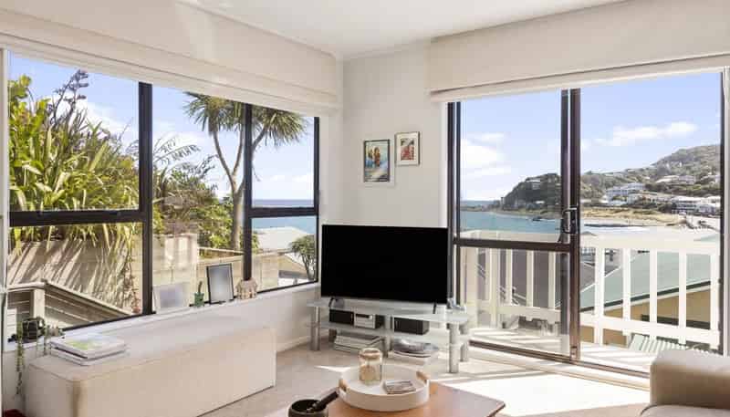 2/238 The Esplanade, Island Bay
