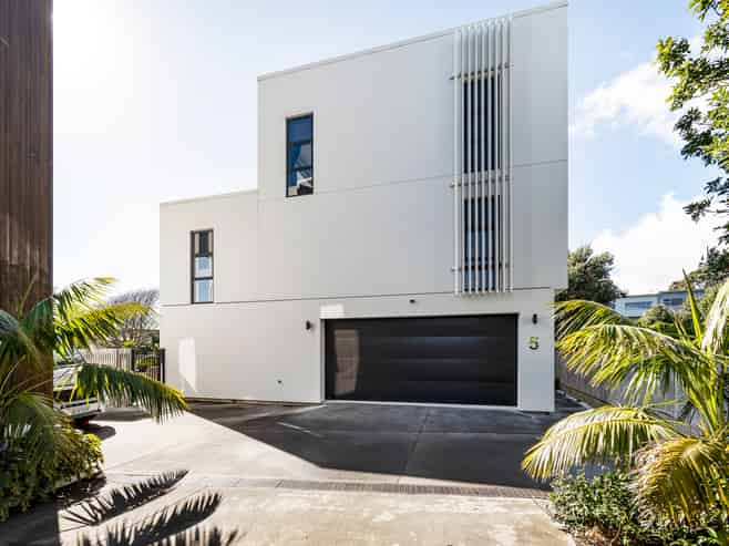 5/11A Baring Terrace, Strandon