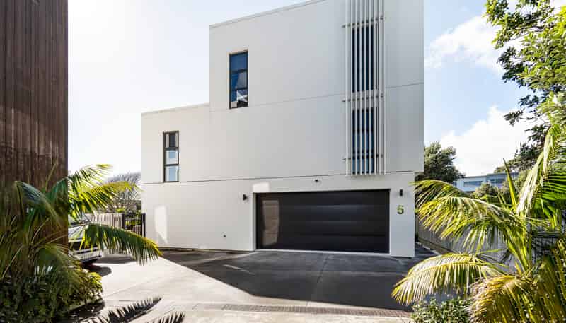 5/11A Baring Terrace, Strandon