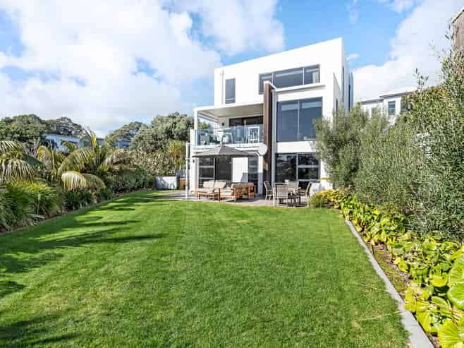 5/11A Baring Terrace, Strandon