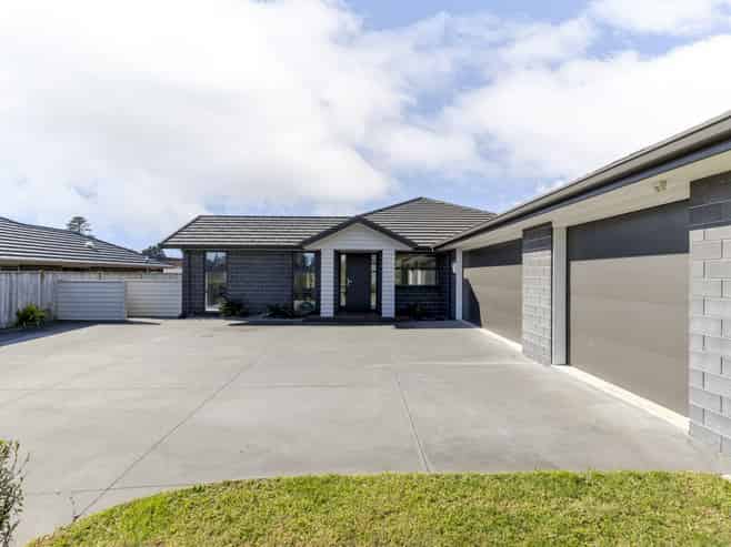 10 Masters Lane, Waitara