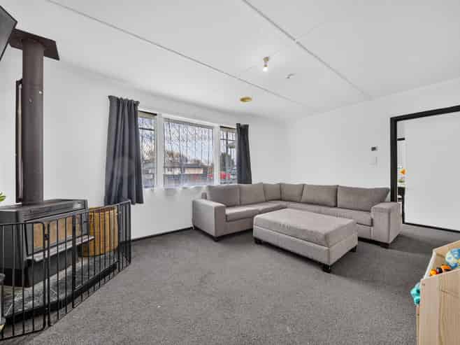 133 Oxford Street, Lansdowne