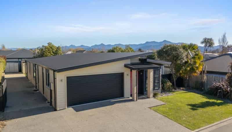 10 McAllister Place, Renwick
