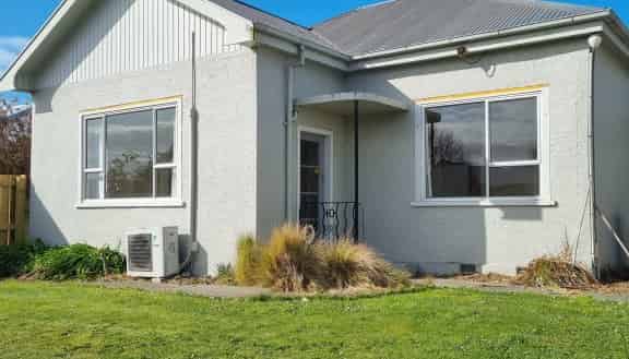 10 Raymond Street, West End