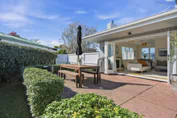9 Meadowland Street, Matua