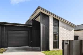 10 Papaka Lane, Poike