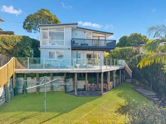 8 Summit Drive, Torbay