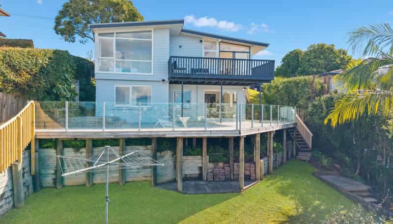 8 Summit Drive, Torbay
