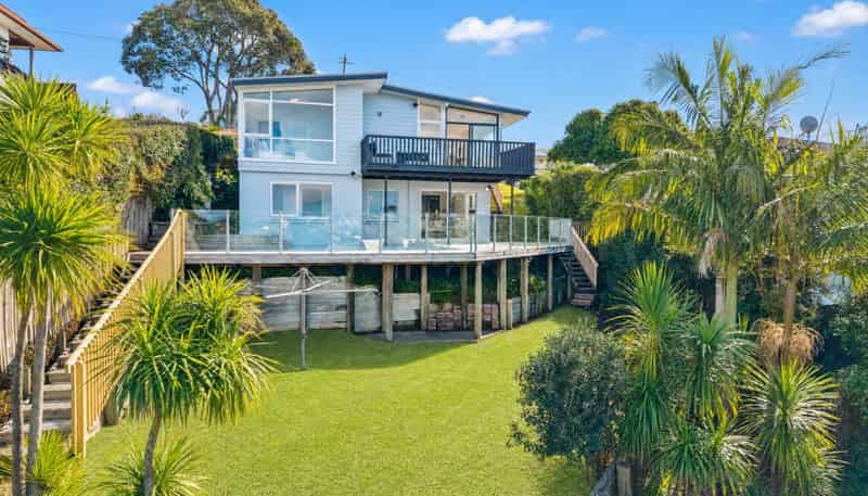 8 Summit Drive, Torbay