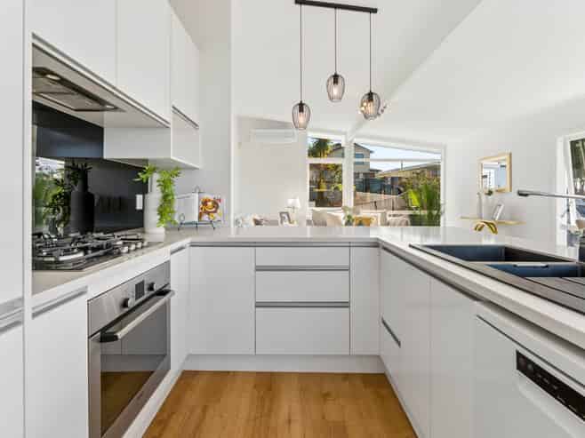 8 Summit Drive, Torbay