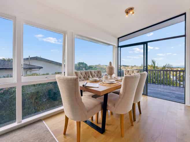 8 Summit Drive, Torbay