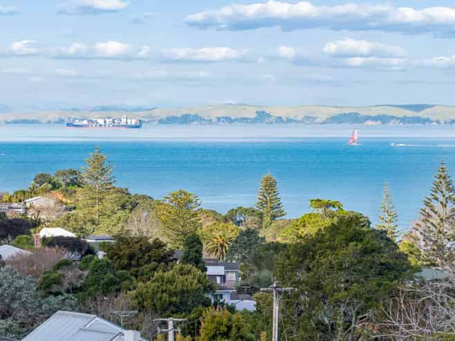 8 Summit Drive, Torbay