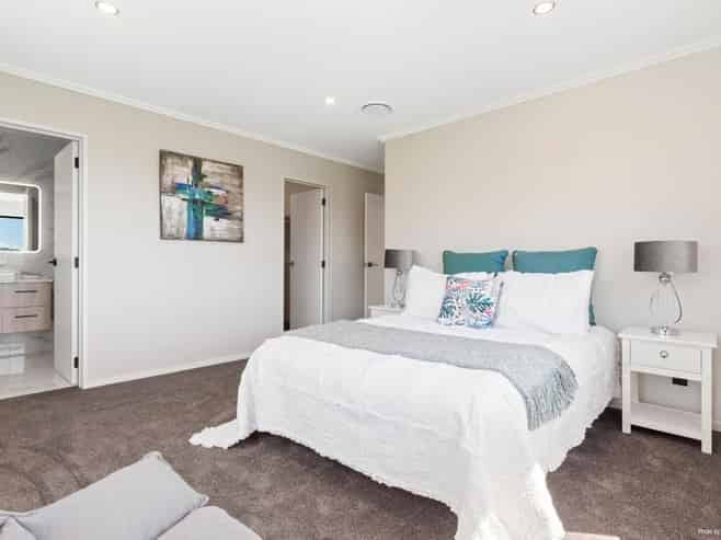 19 Drumnaconagher Road, Flat Bush
