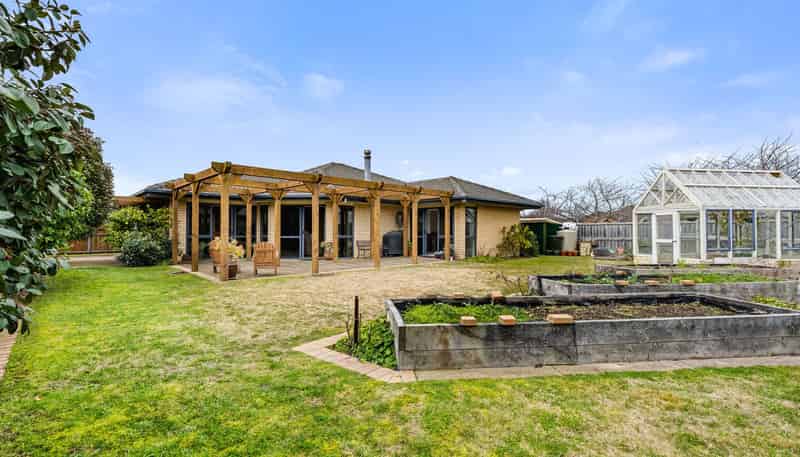 6 Rembrandt Drive, ROLLESTON