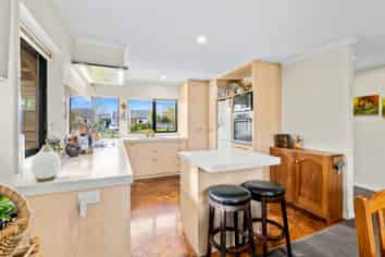 6 Rembrandt Drive, ROLLESTON
