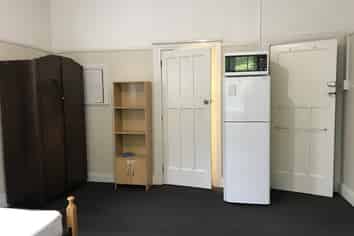 Room 4/17 Park Street, North Dunedin