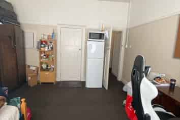 Room 4/17 Park Street, North Dunedin