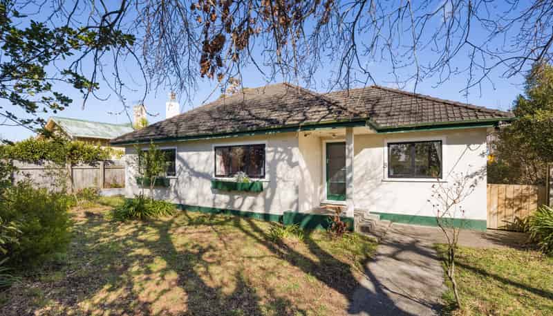 8 Dundas Road, Sanson