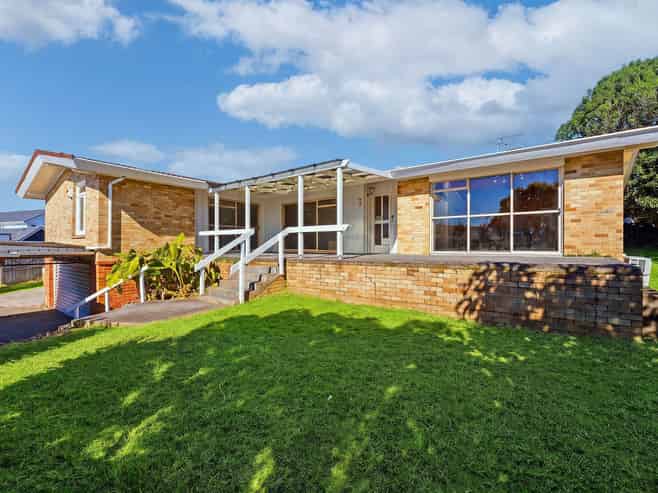 1 Fowey Avenue, Te Atatu South