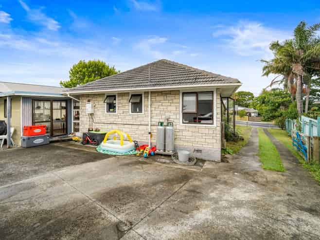 33 Strid Road, Te Atatu South