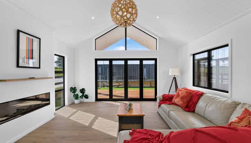 8 Annie Aranui Drive, Poraiti