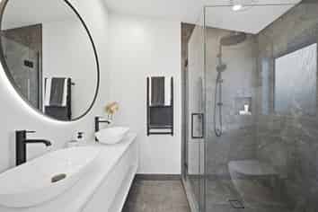 42A Old Lake Road, Devonport