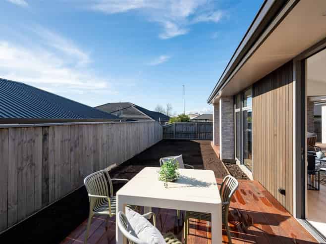  11 Greenway Crescent, Richmond