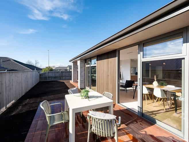 11 Greenway Crescent, Richmond