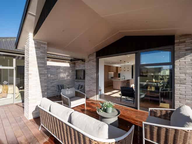  11 Greenway Crescent, Richmond