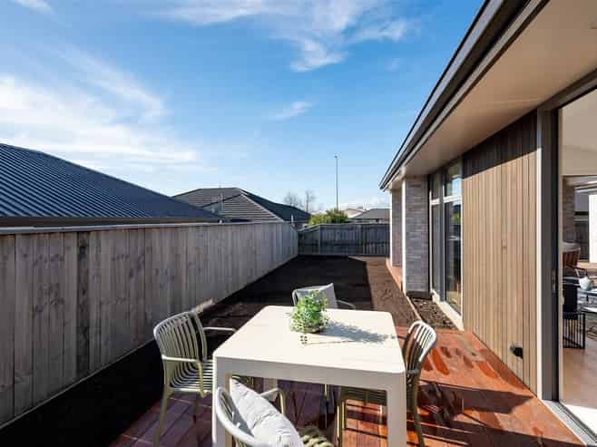11 Greenway Crescent, Richmond