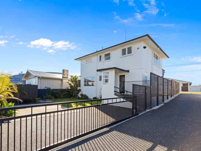 22 Karewa Parade, Papamoa