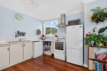 1270 High Street, Taita