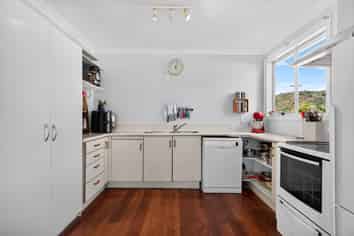 1270 High Street, Taita