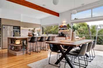 12 Leatham Avenue, Strandon