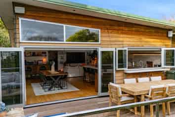 12 Leatham Avenue, Strandon