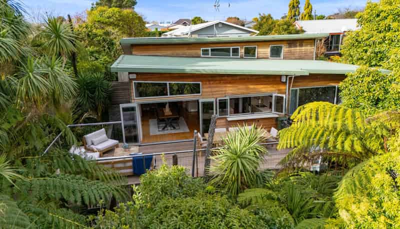 12 Leatham Avenue, Strandon