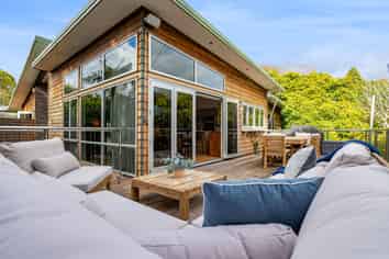 12 Leatham Avenue, Strandon