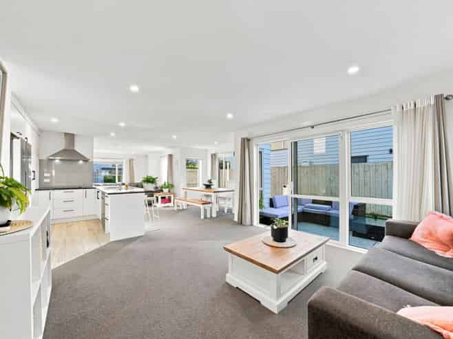 5 Treestump Road, Takanini