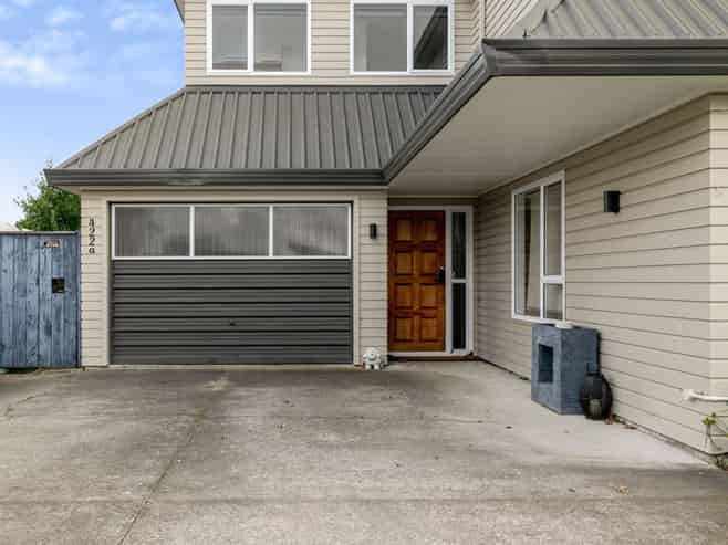 422a Botanical Road, West End
