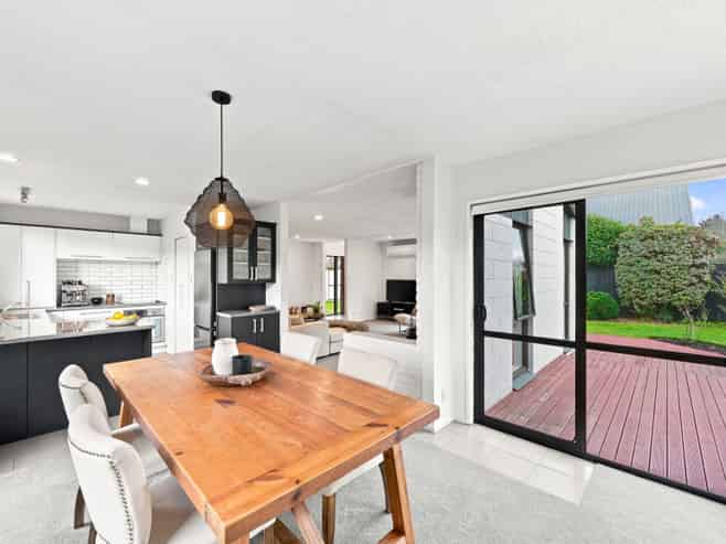 72 Sarabande Avenue, Redwood