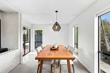 72 Sarabande Avenue, Redwood