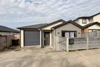 16 Baumea Rise, Massey