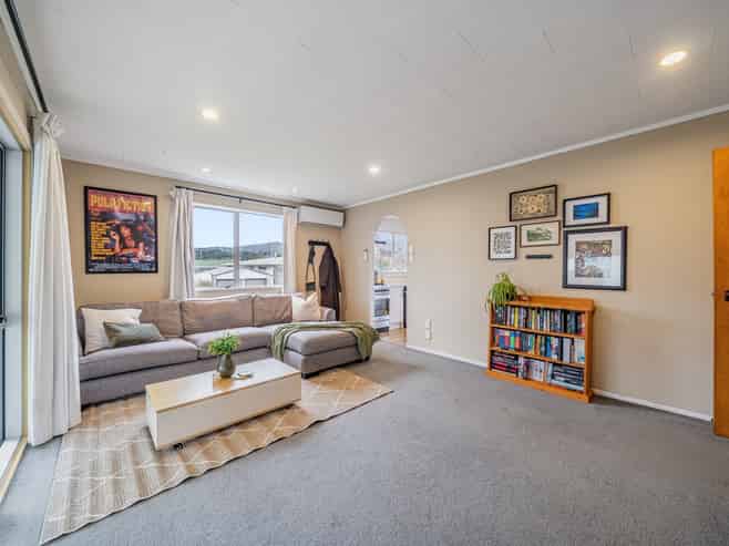 1/3 Omaha Grove, Totara Park