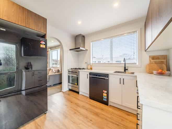 1/3 Omaha Grove, Totara Park