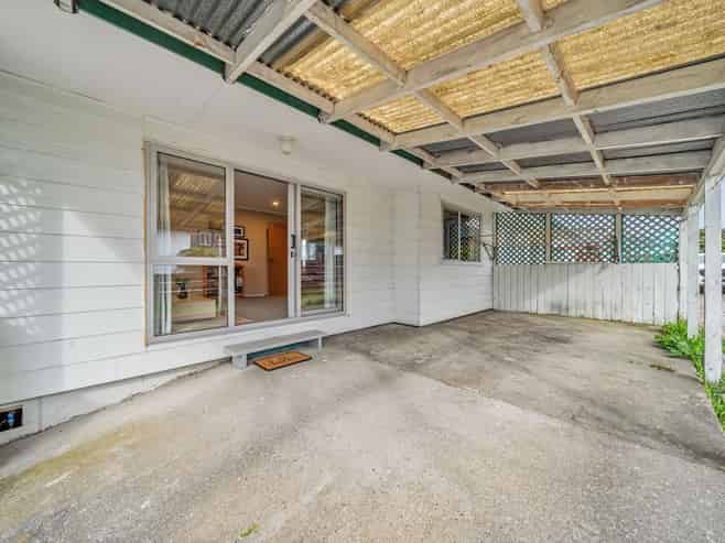 1/3 Omaha Grove, Totara Park