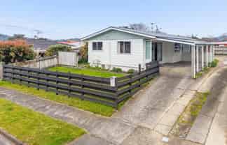 1/3 Omaha Grove, Totara Park